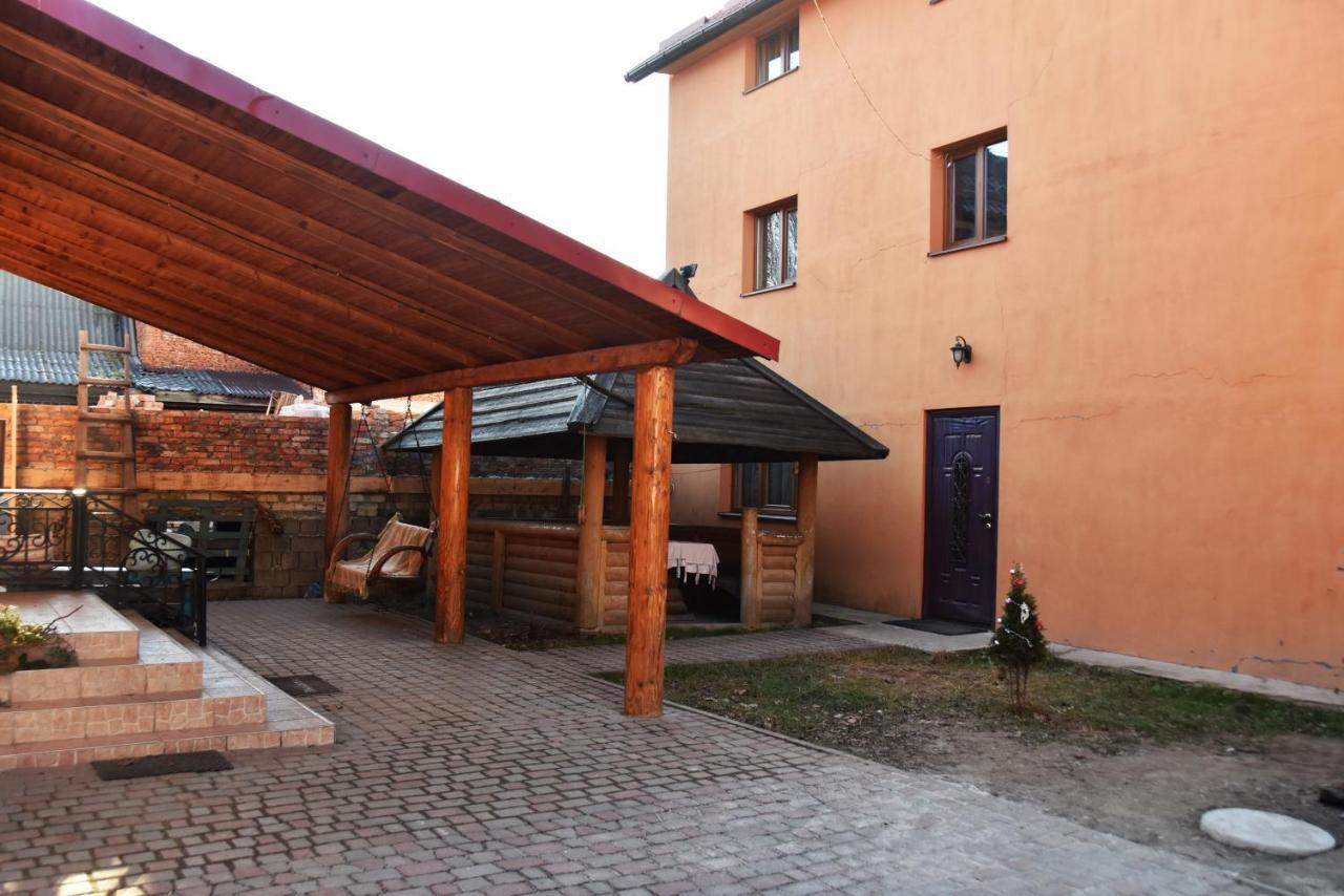 Guest House Mandrivnyi Rooms&Apartments Yasinia Eksteriør billede