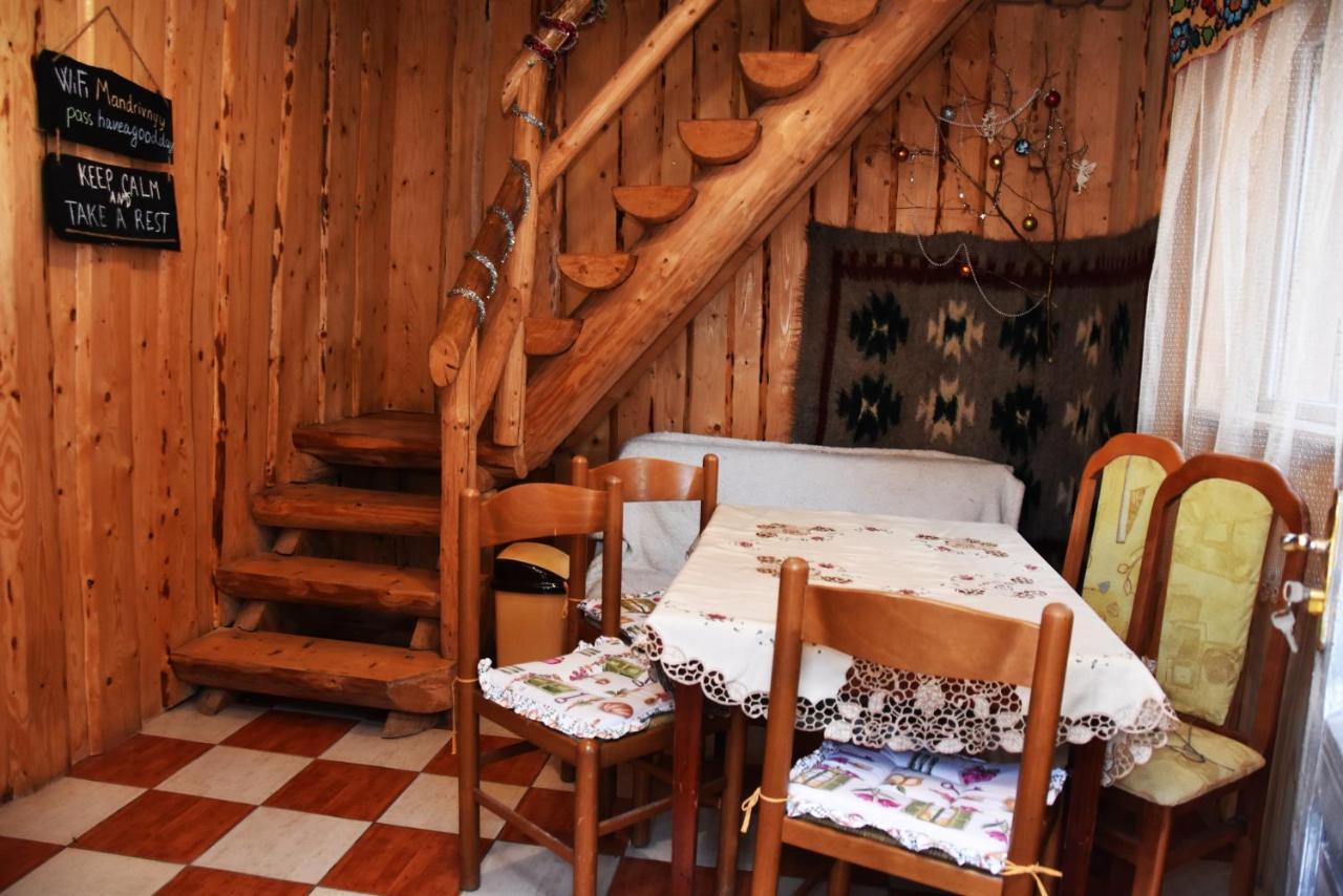 Guest House Mandrivnyi Rooms&Apartments Yasinia Eksteriør billede