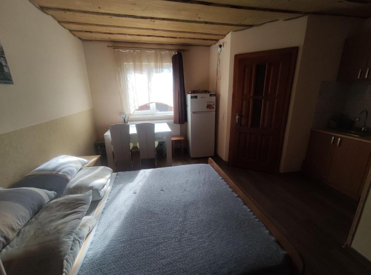 Guest House Mandrivnyi Rooms&Apartments Yasinia Eksteriør billede