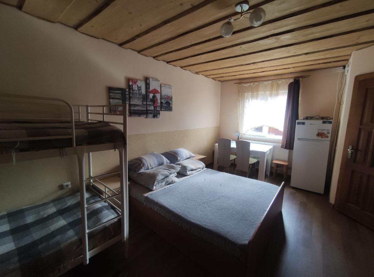 Guest House Mandrivnyi Rooms&Apartments Yasinia Eksteriør billede