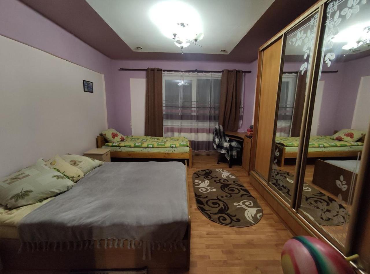 Guest House Mandrivnyi Rooms&Apartments Yasinia Eksteriør billede