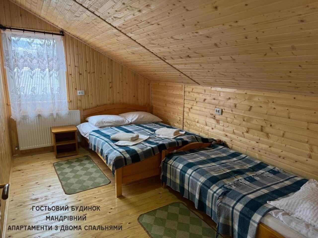 Guest House Mandrivnyi Rooms&Apartments Yasinia Eksteriør billede
