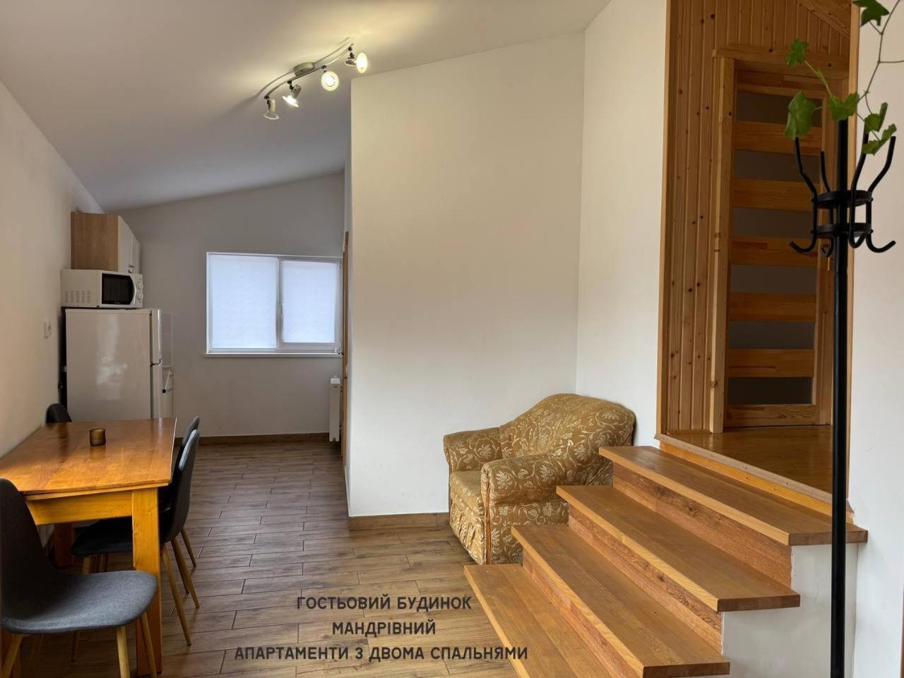 Guest House Mandrivnyi Rooms&Apartments Yasinia Eksteriør billede