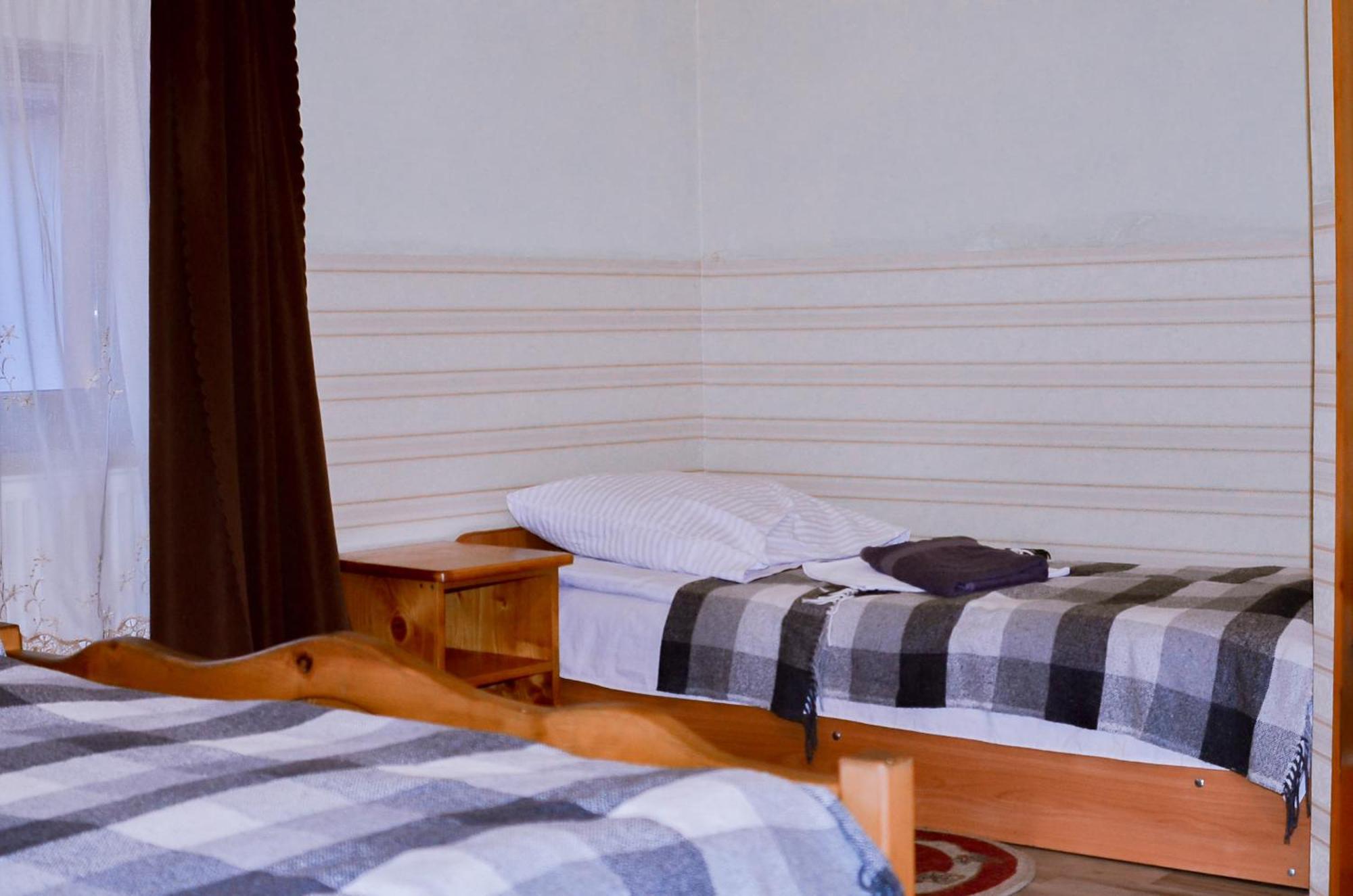 Guest House Mandrivnyi Rooms&Apartments Yasinia Eksteriør billede