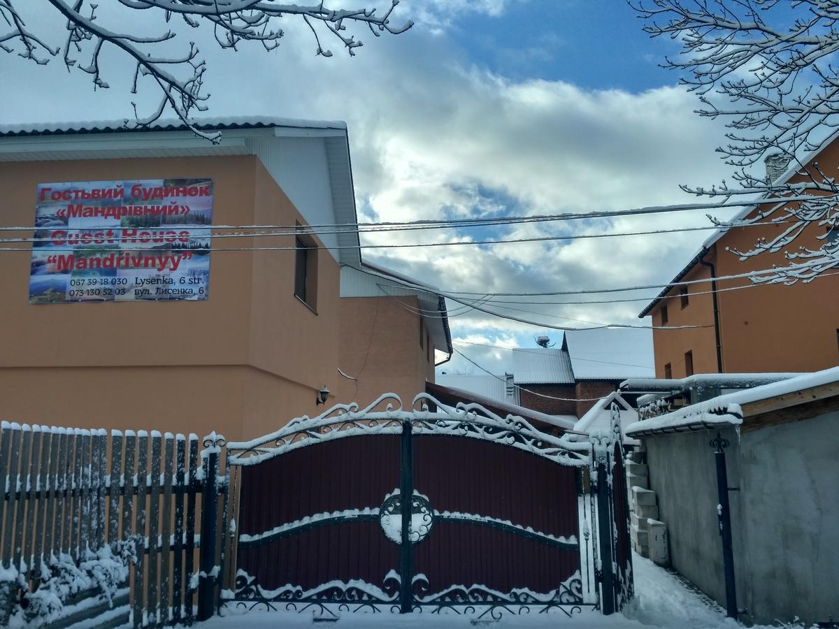 Guest House Mandrivnyi Rooms&Apartments Yasinia Eksteriør billede